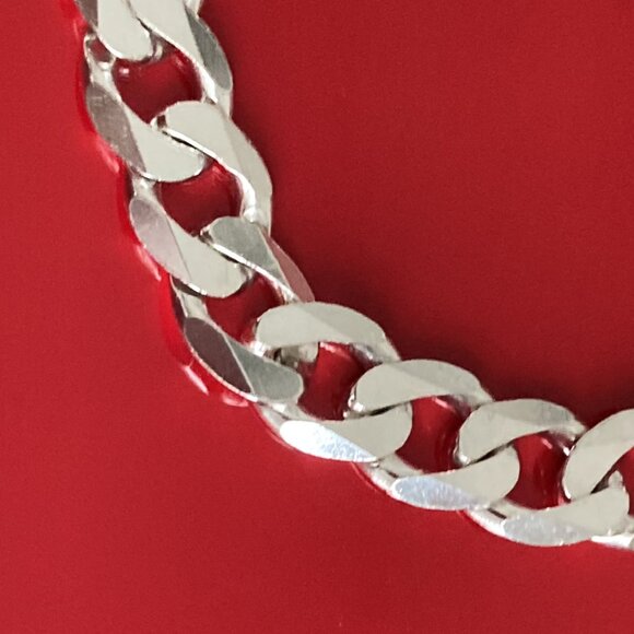 Large Italian curb link bracelet in gleaming sterling silver - Picture 2 of 5